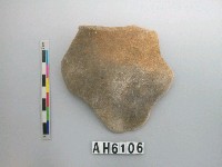 藏品(灰色夾砂陶片)的圖片